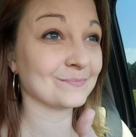 Meet your Posher, Amber - Picture 1 of 2